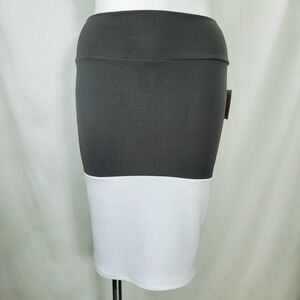 LuLaRoe Cassie Grayish Green White SKIRT Womens Size M Color Block Pull-on NWT